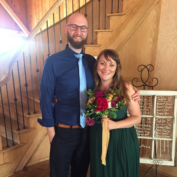 Meet your Posher, Nicole - Picture 1 of 3